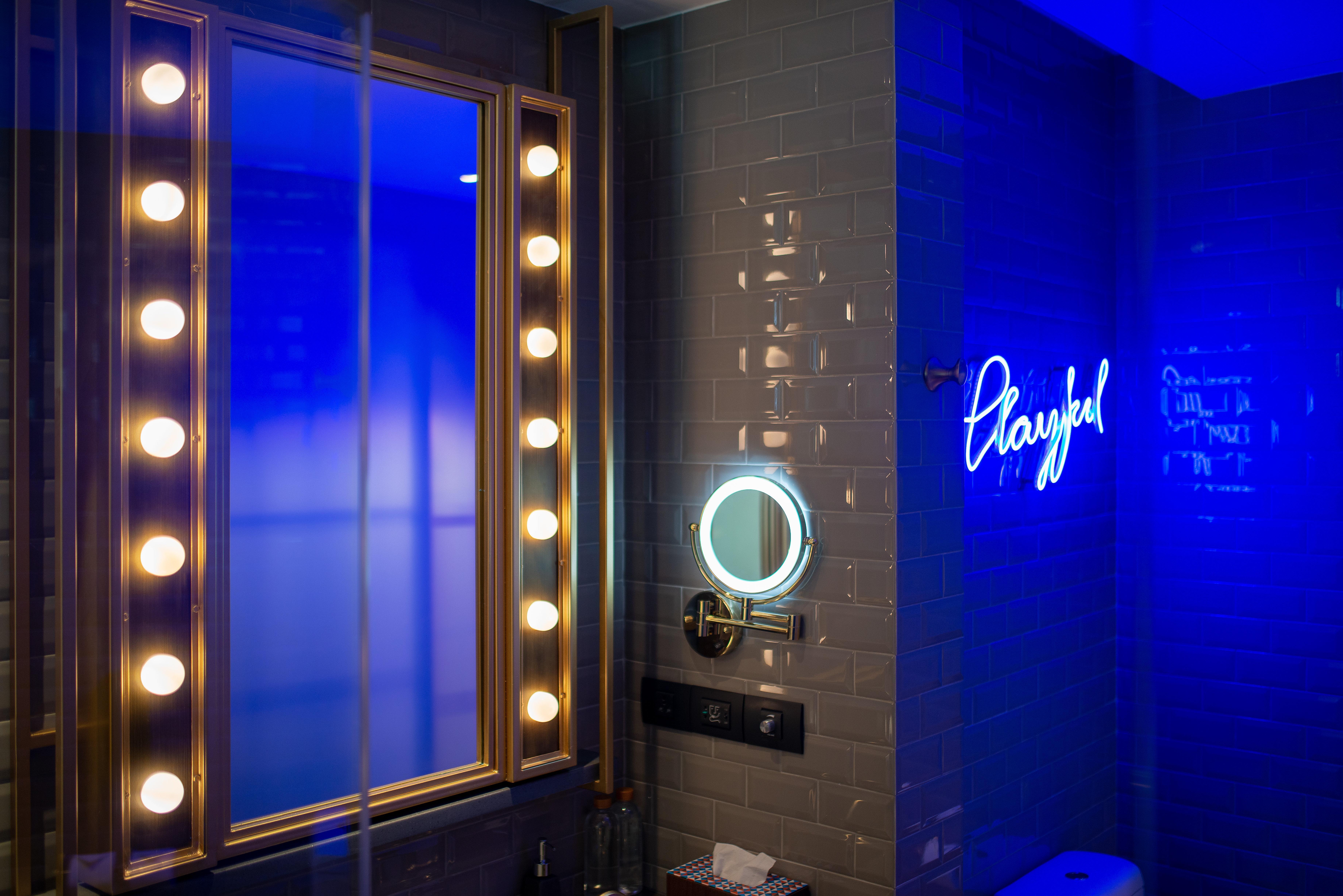 Hotel Indigo Phuket Patong By Ihg Ngoại thất bức ảnh The bathroom at Playful