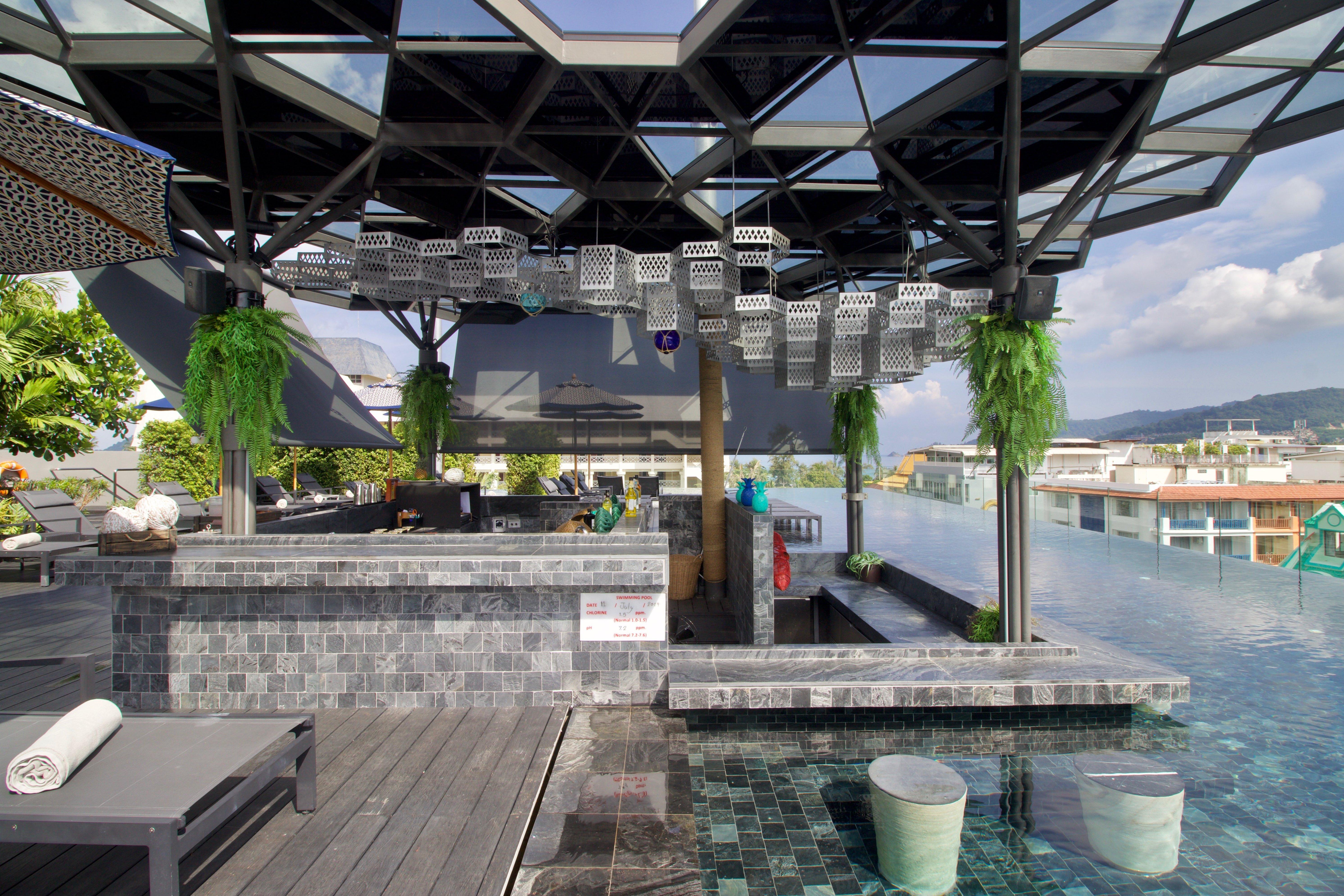 Hotel Indigo Phuket Patong By Ihg Ngoại thất bức ảnh The bar at the pool
