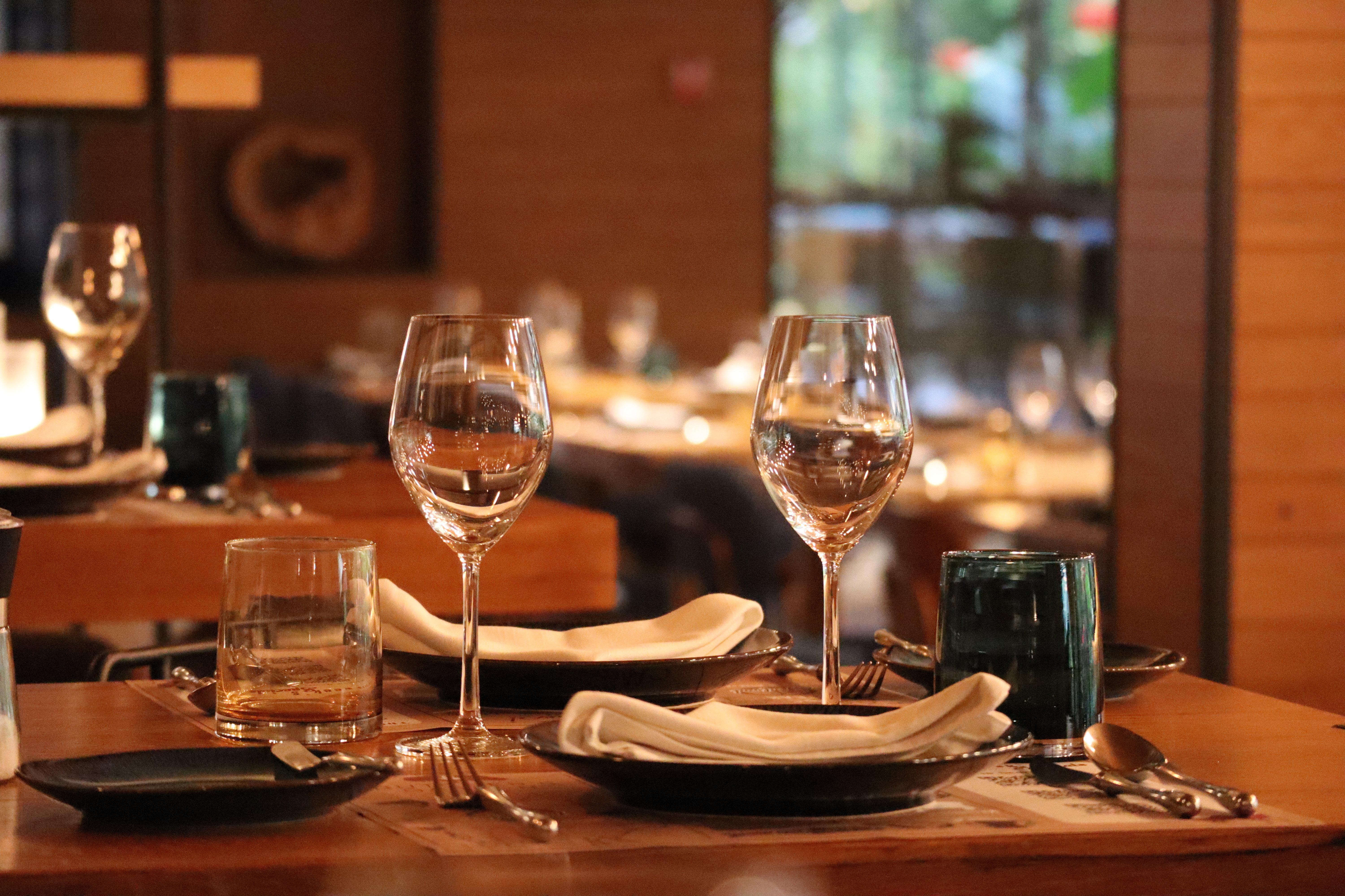 Hotel Indigo Phuket Patong By Ihg Ngoại thất bức ảnh A restaurant table set for service