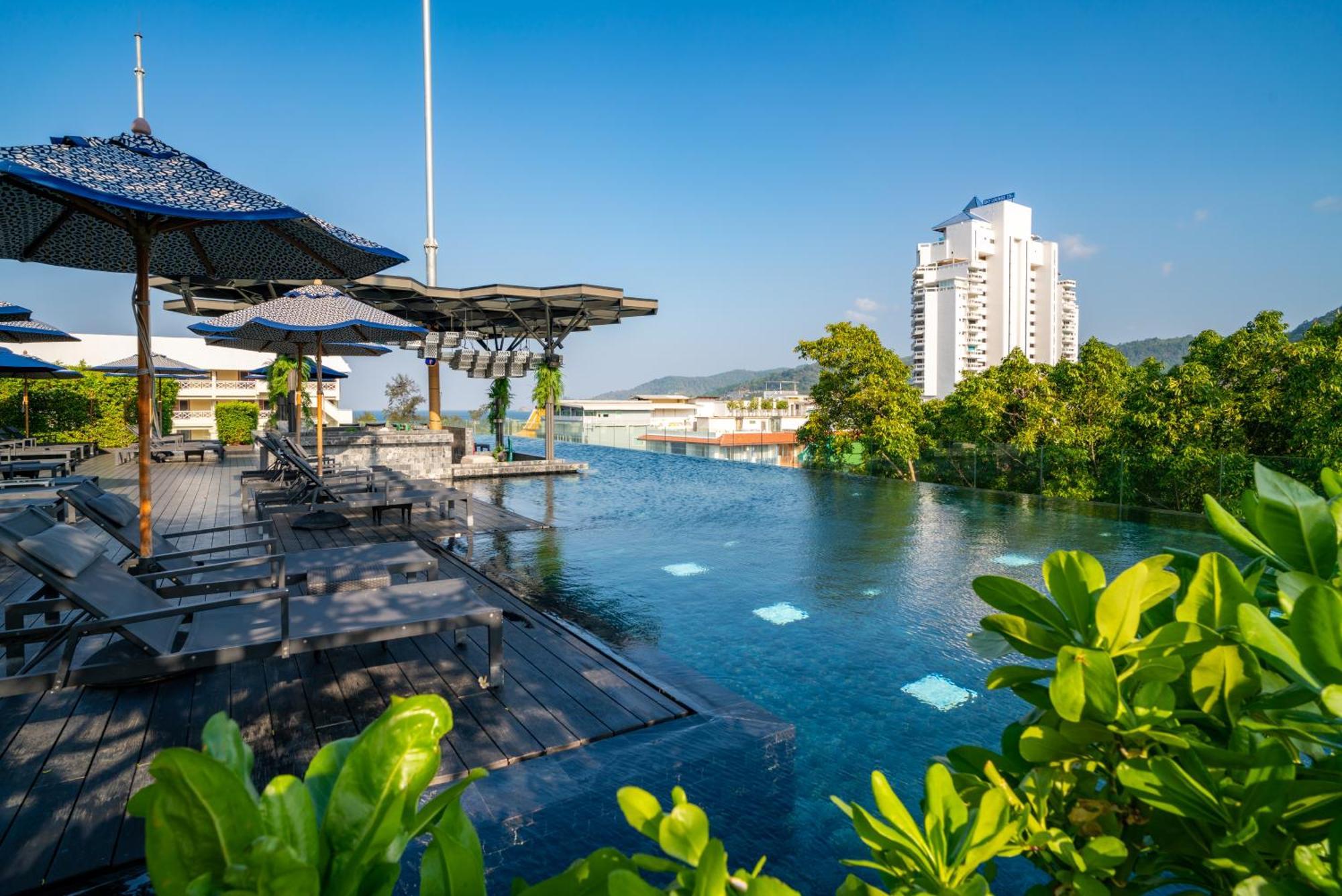 Hotel Indigo Phuket Patong By Ihg Ngoại thất bức ảnh The pool at the hotel