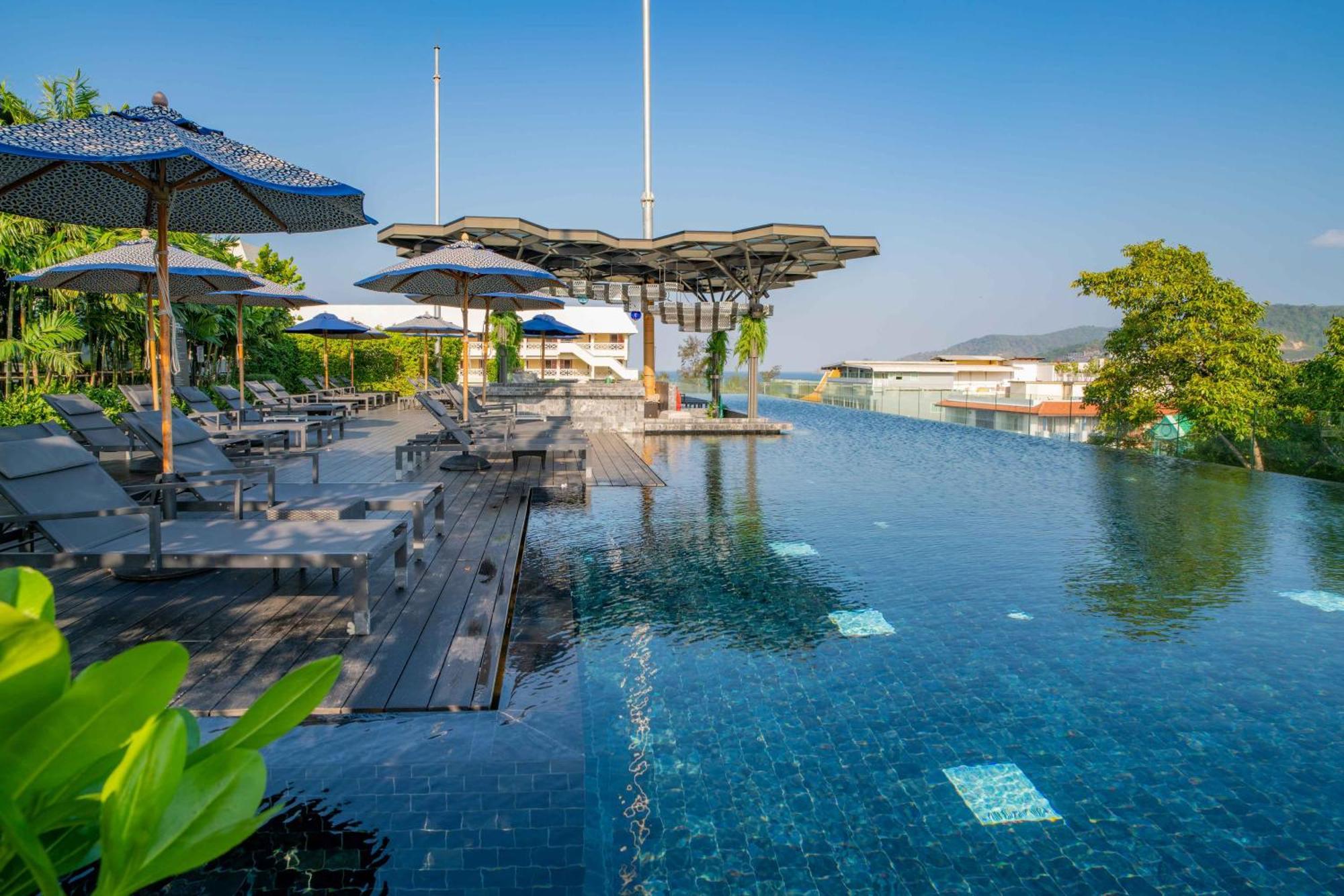 Hotel Indigo Phuket Patong By Ihg Ngoại thất bức ảnh Infinity pool at the hotel