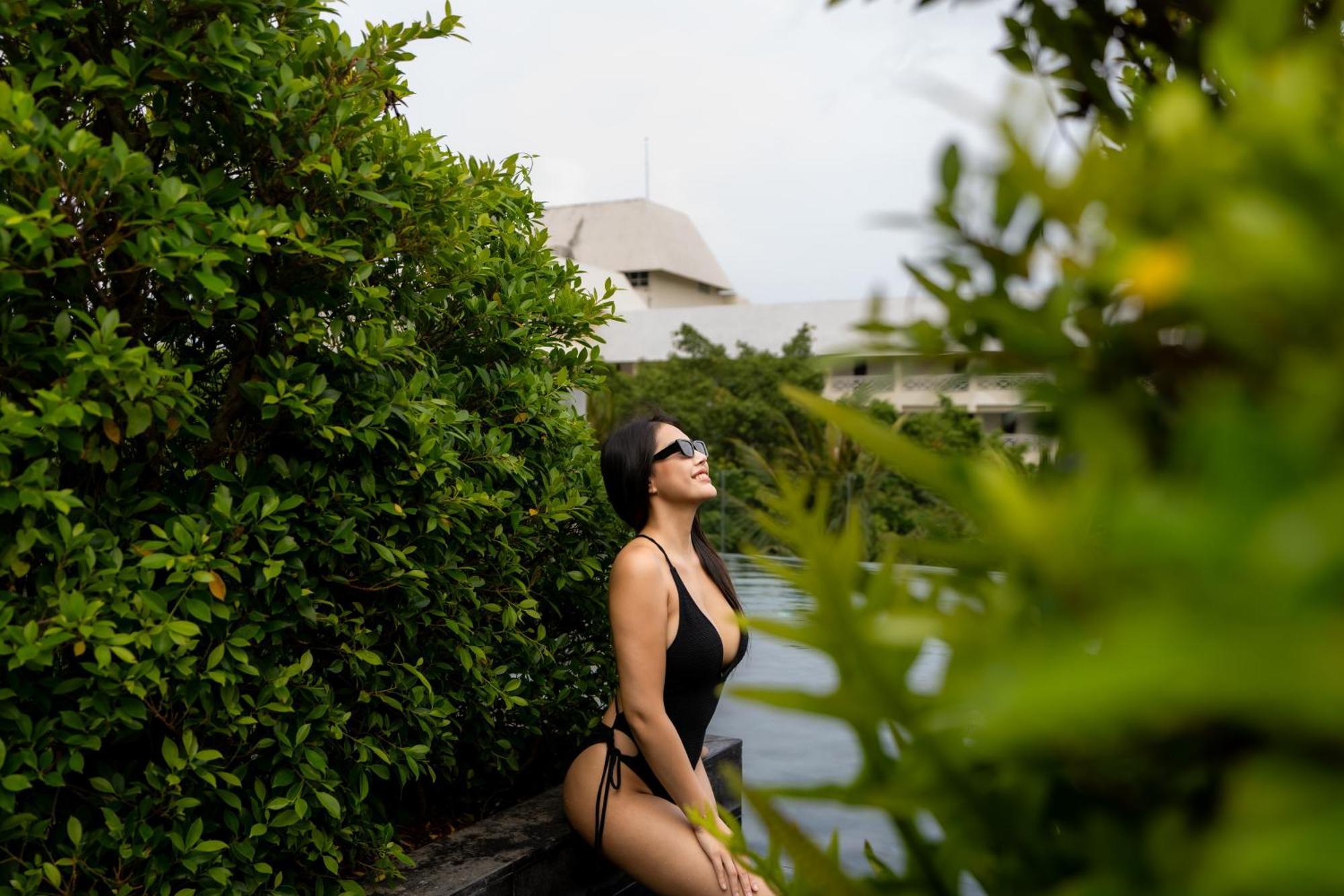 Hotel Indigo Phuket Patong By Ihg Ngoại thất bức ảnh A woman wearing a monokini